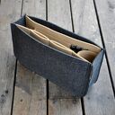 Organizer z filcu do torebki - grafitowy z beżowym wnętrzem
