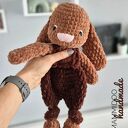 Króliczek wykonany z miękkiej, miłej w dotyku włóczki