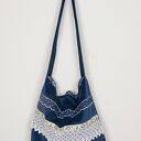 Elegancka niebieska torba hobo z aksamitu i koronki
