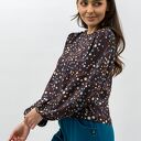 Bluzka Sila “Flowers” z wiązaniem w dekolcie i szerokim rękawem