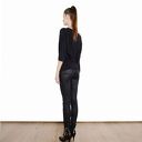 Bluzka z zakładkami na ramionach - czarna, wygodna i elegancka