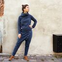 Bluza z kapturem Ala Jeans - wygodny dres damski z drewnianymi guzikami
