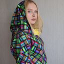 Bluza damska KOLOROWA PLECIONKA - hoodie z kominem i trwałym drukiem cyfrowym