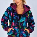 Bluza damska na zamek Suzana Print - kolorowy fason z kapturem
