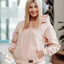 Ręcznie szyta bluza damska kangurka z kapturem w pudrowym różu