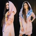 Różowa gruba bluza oversize Agagu - asymetryczny suwak i kaptur w turkusowe liście (dł. 75 cm)