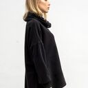 Bluza asymetryczna Ravel - czarna z kominem i jesiennym wzorem