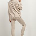 Prosta bluza ze stójką T381, jasnobeżowa - handmade Tessita