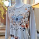 Beżowa bluza z kolorowym motylem - rozmiar S/M (lekki oversize)