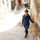Bluza z kapturem Ala Jeans - wygodny dres damski z drewnianymi guzikami