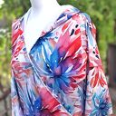 Bluza „Jak malowana” - kolorowa bluza z kapturem, dekolt kopertowy, rozm. S/M