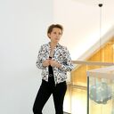damska bomberka w kwiaty, bluza damska na suwak, wzorzysta kurtka w kwiaty i liście