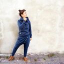 Bluza z kapturem Ala Jeans - wygodny dres damski z drewnianymi guzikami
