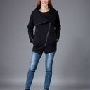 Ręcznie robiona bluza Ragini czarna ze stójką na zamek