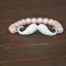 by różowy bracelet by sis: białe wąsy w różowych perły