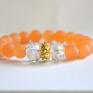 Bracelet by SIS: pomarańczowe kamienie ze złotą cyrkoniową przekładką jadeit
