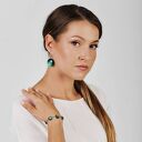 Pozłacana bransoletka w perłowym odcieniu szmaragdu e45/1