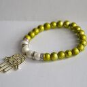 Bracelet by SIS: limonkowe korale z ręką fatimy przynoszoszącą szczęście