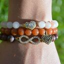 Bracelet by SIS: serce w ceglastych kamieniach