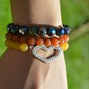 Bracelet by SIS: serce w ceglastych kamieniach