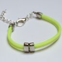 Neonowożółta bransoletka z linek kauczukowych z elementami metalowymi