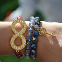 Bracelet by SIS: złoty klucz w otoczeniu czarnych szklanych korali AB