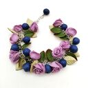 Bransoletka z różami i borówkami, handmade, kwiaty fioletowe prezent kwiatowa