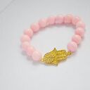 Bracelet by SIS: złota hamsa w jasno różowym marmurze