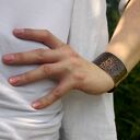 Miedziana bransoleta Lawa 2100 - minimalistyczna z ciemną patyną