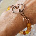 Bransoletka z kutej oksydowanej miedzi i barwionego agatu - handmade unikat