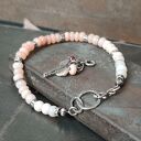 Bransoletka z różowego opalu z zawieszką