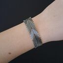 Elegancka Szara Bransoletka z Koralików Układających się w Kształt