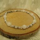 Delikatna bransoletka z kamieni naturalnych - biała biżuteria handmade