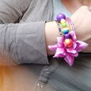 Kolorowa bransoletka koralikowa na drucie pamięciowym w stylu boho