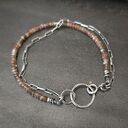 Surowa srebrna bransoletka z andaluzytem