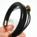 Bransoletka skórzana - Złoty guzik - unisex, czarna