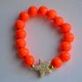 Bracelet by SIS: gwiazda w neonowo pomarańczowych koralach - howlit nowość neon