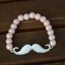 Bracelet by SIS: białe wąsy w różowych perłach
