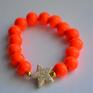 Bracelet by SIS: gwiazda w neonowo pomarańczowych koralach - howlit kamienie nowość