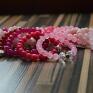 różowy bracelet by sis: hamsa w jasno różowych jadeit