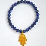 Bracelet by SIS: złota hamsa w kamieniach lapis lazuli ręka