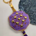 Breloczek szydełkowy fioletowy z ćwiekami i chwostem