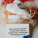 Białe serce breloczek szydełkowy z kotwicą - prezent dla zakochanych na Walentynki