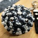 Brelok szydełkowy czarno-biały z ćwiekami i koralikami