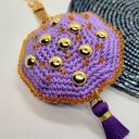 Breloczek szydełkowy fioletowy z ćwiekami i chwostem