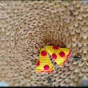 Szydełkowy breloczek Pizza Pepperoni
