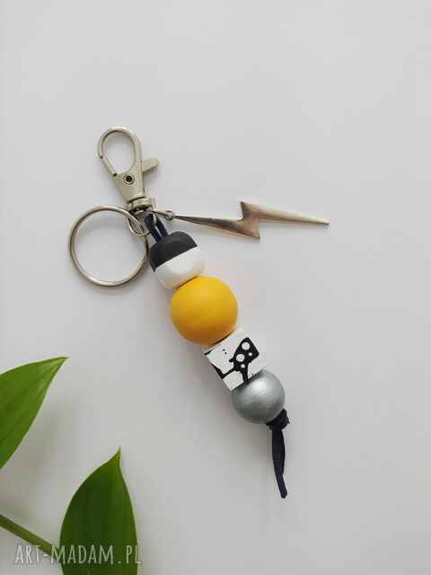 brelok drewniany z błyskawicą