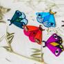 Pintura ćma przypinka malinowa patrzałka biżuteria z motylem