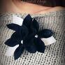 Flower Felt Design broszki: black & white - urodziny