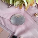 Haftowana ręcznie broszka Magnolie nocą